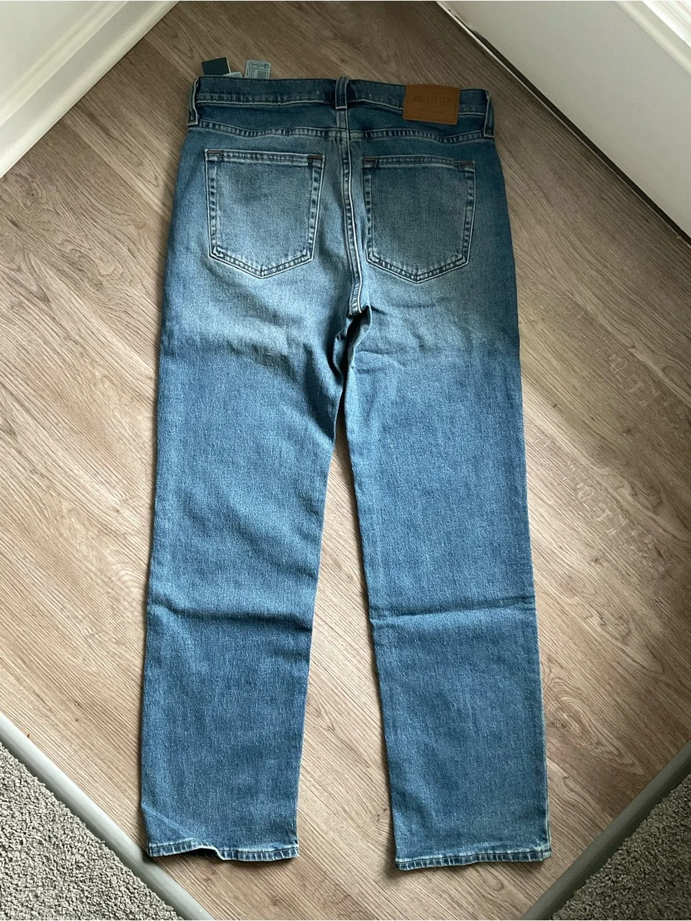 Hollister Light-Mid Wash Relaxed Men’s Jeans